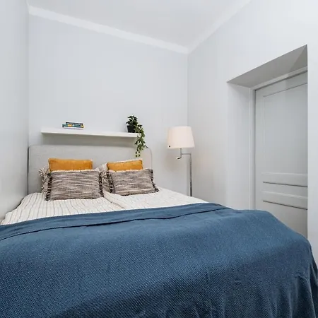 Summer Hideout Downtown Fast Wifi Apartment *