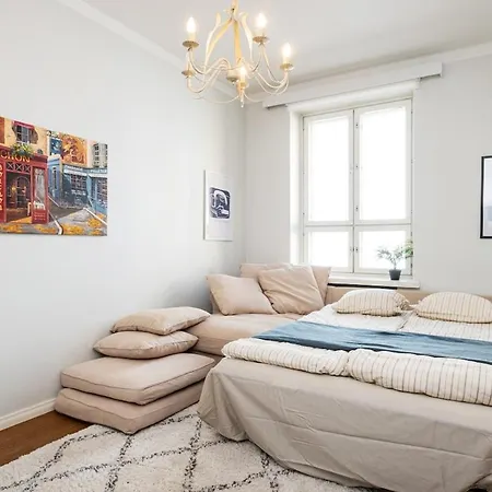 Summer Hideout Downtown Fast Wifi Apartment *